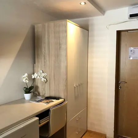 Lily Apartma