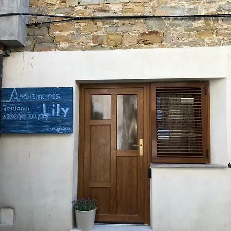 Lily Apartmán